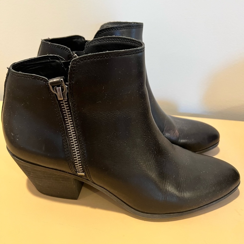 Frye Boots Size 8.5